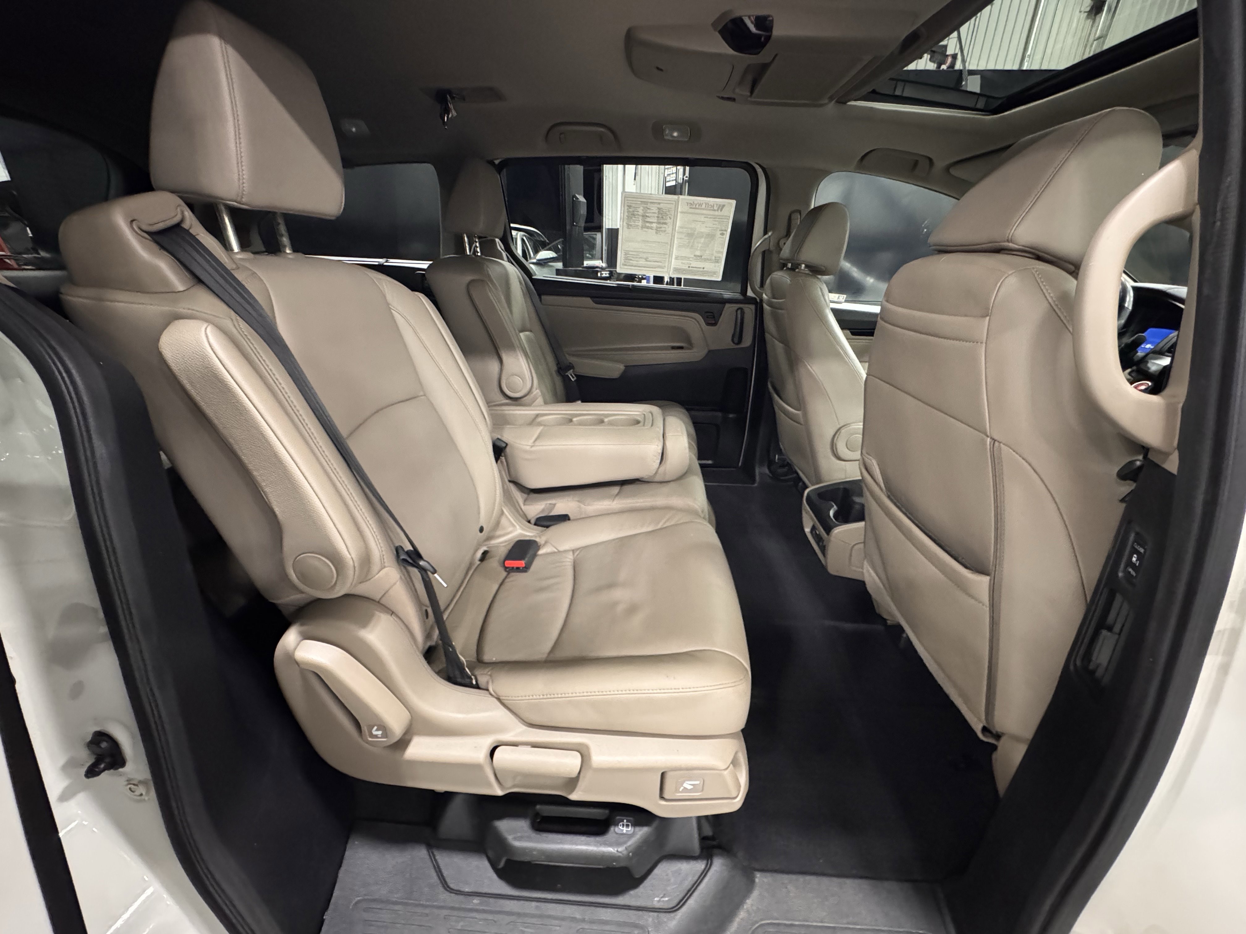 Used 2018 Honda Odyssey Elite image 32