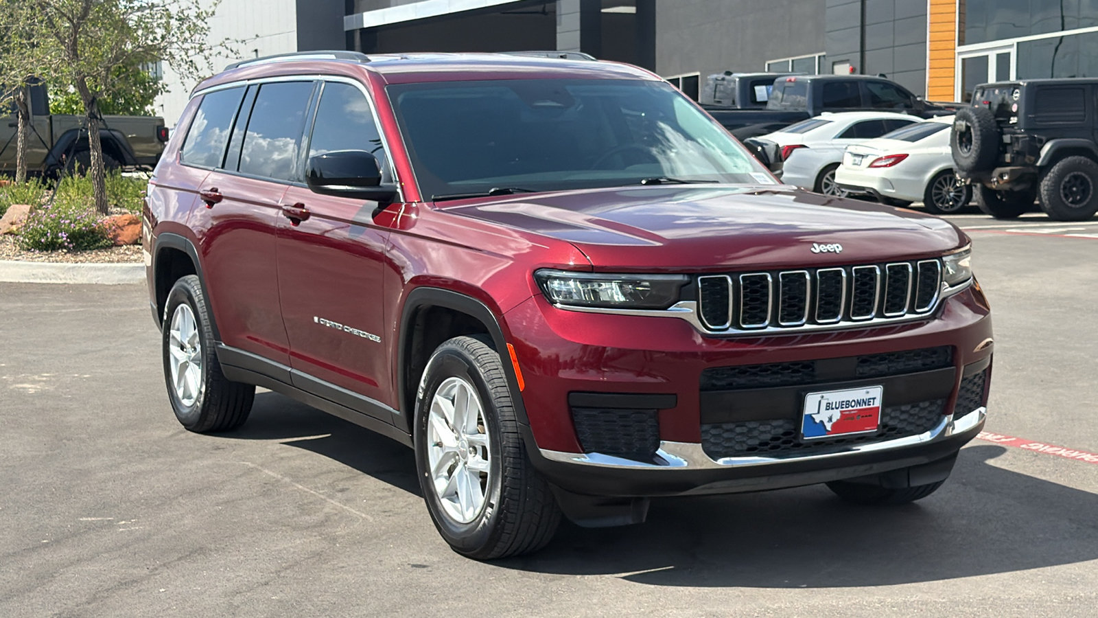 Certified 2022 Jeep Grand Cherokee L Laredo w/ Luxury Tech Group I RWD image 3