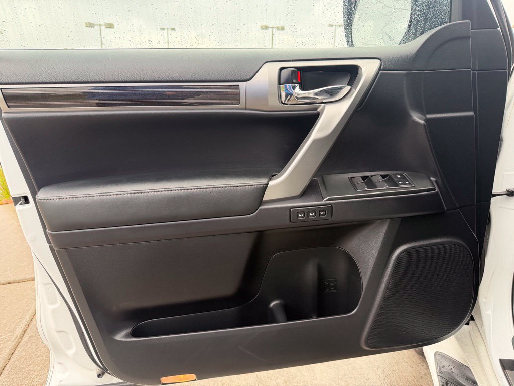 Used 2023 Lexus GX 460 Premium w/ Accessory Package AWD/4WD image 11