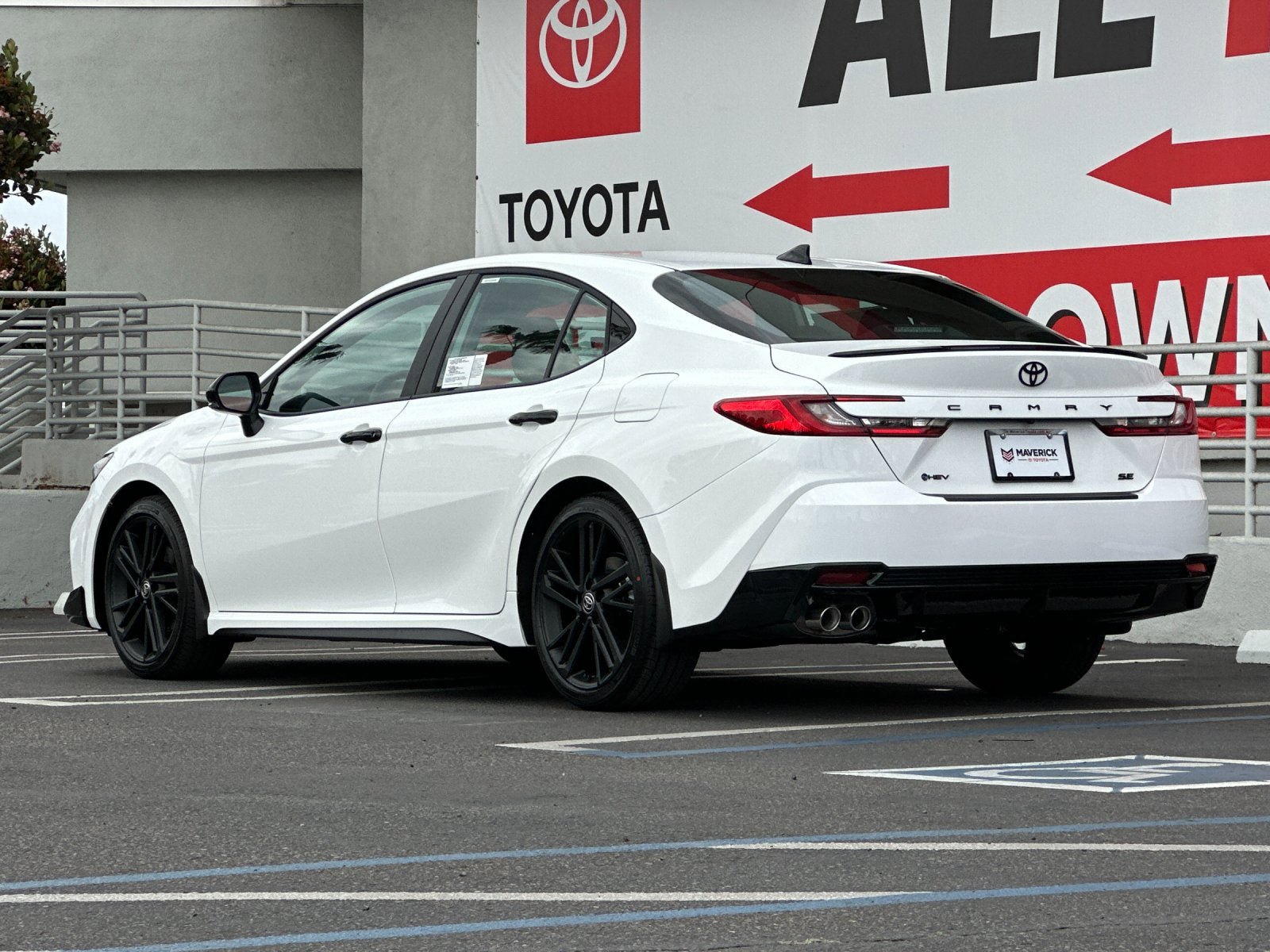 New 2026 Toyota Camry Hybrid FWD image 3