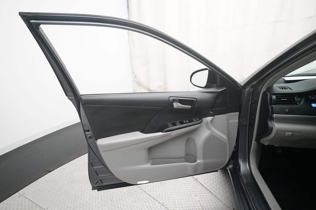 Used 2014 Toyota Camry LE FWD image 27