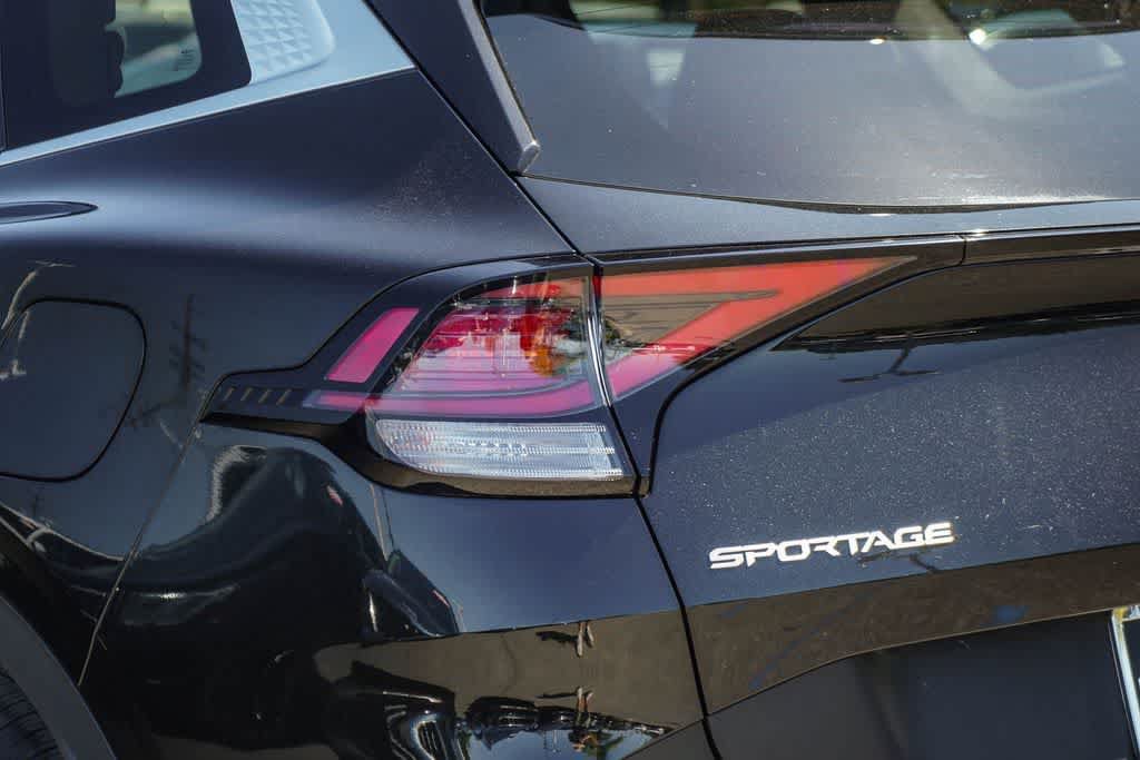 Certified 2025 Kia Sportage LX FWD image 7