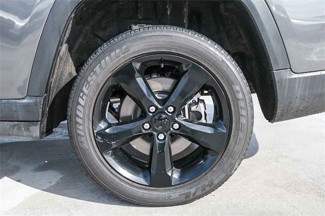 Used 2023 Jeep Grand Cherokee L Laredo image 12