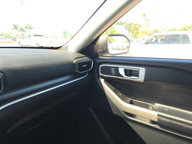 Used 2022 Ford Explorer XLT w/ Equipment Group 202A image 14