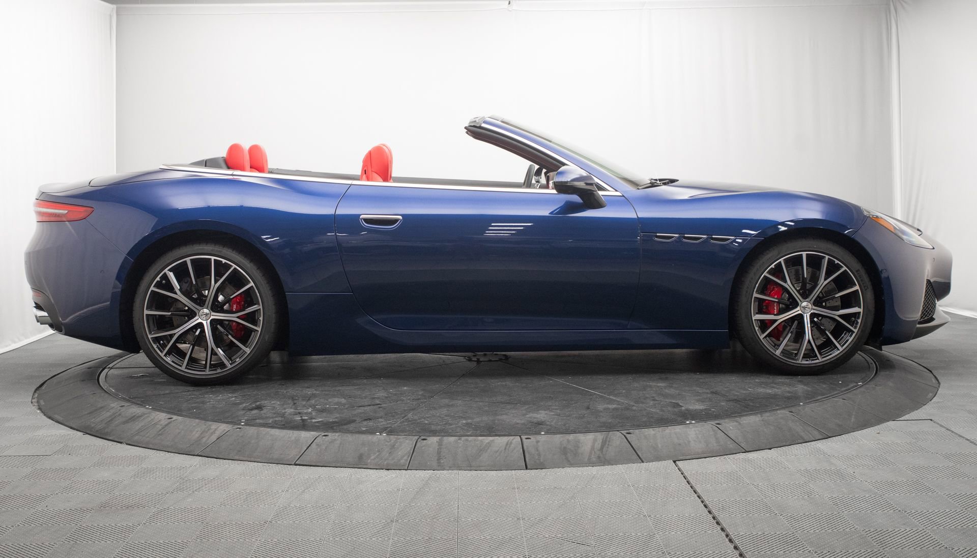 New 2026 Maserati GranCabrio Modena AWD/4WD image 2