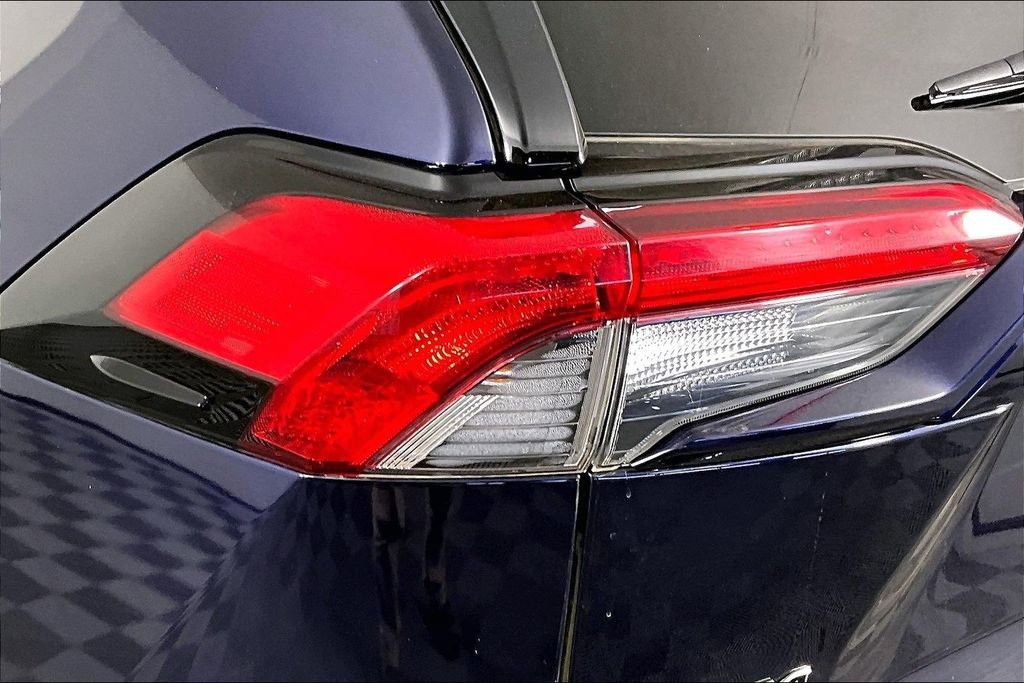 Used 2021 Toyota RAV4 XLE Premium image 23