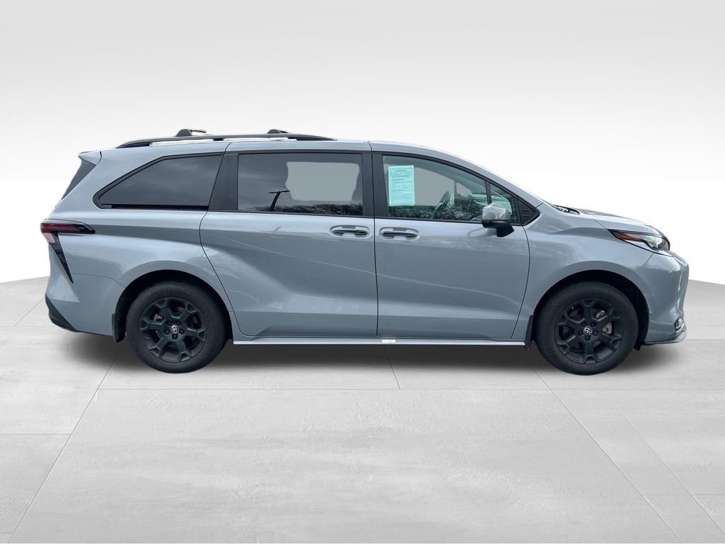 Used 2025 Toyota Sienna XLE Woodland Edition AWD/4WD image 6