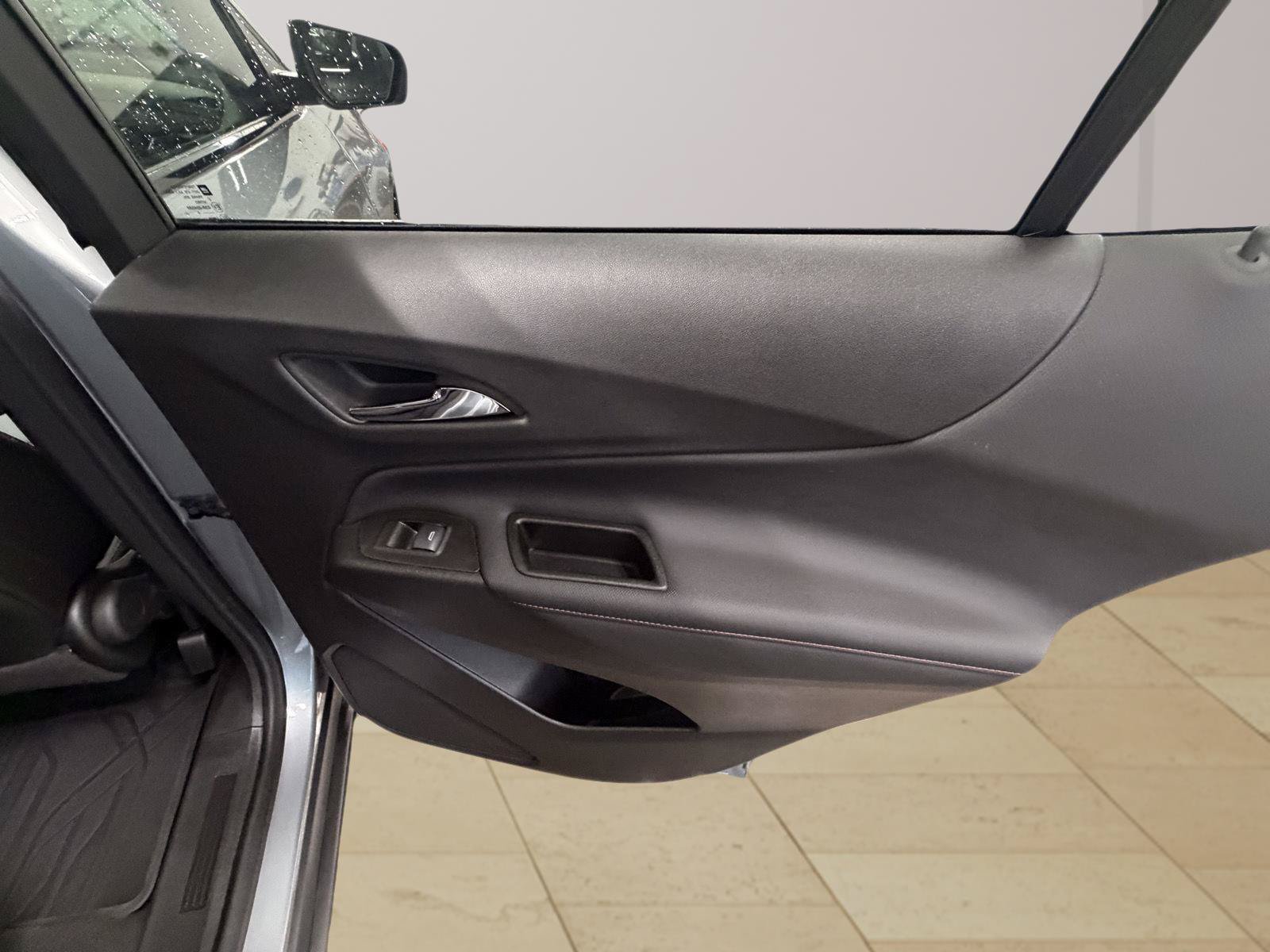Used 2024 Chevrolet Equinox RS w/ RS Leather Package FWD image 28