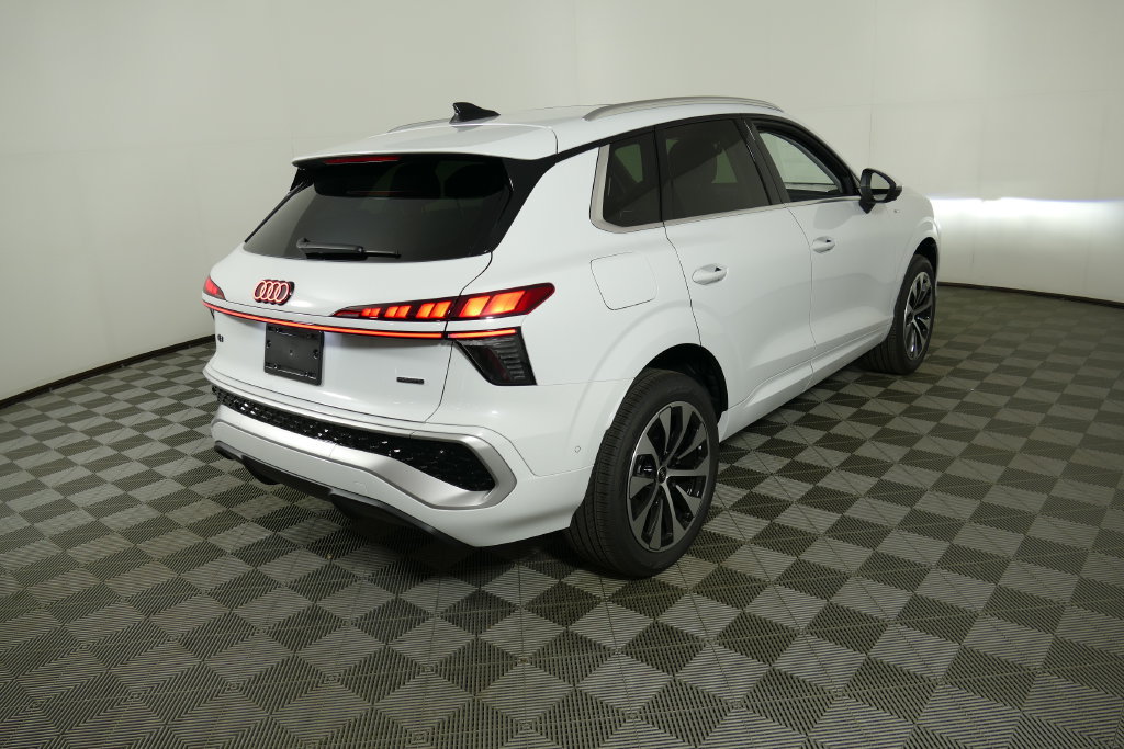 New 2026 Audi Q3 quattro 2.0T AWD/4WD image 3
