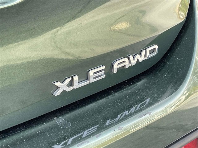 Used 2024 Toyota Highlander XLE image 12