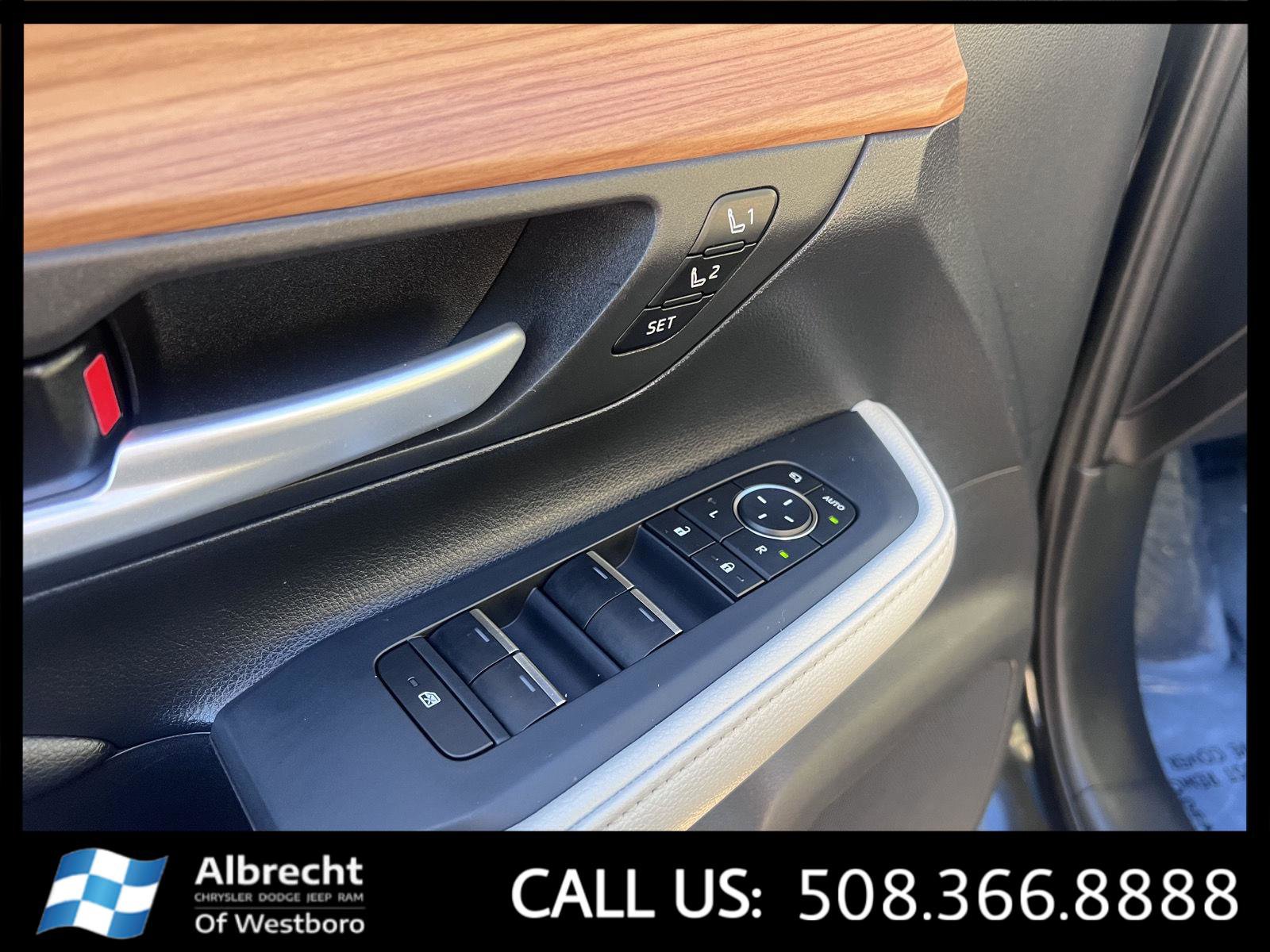 Used 2024 Toyota Grand Highlander Limited image 33