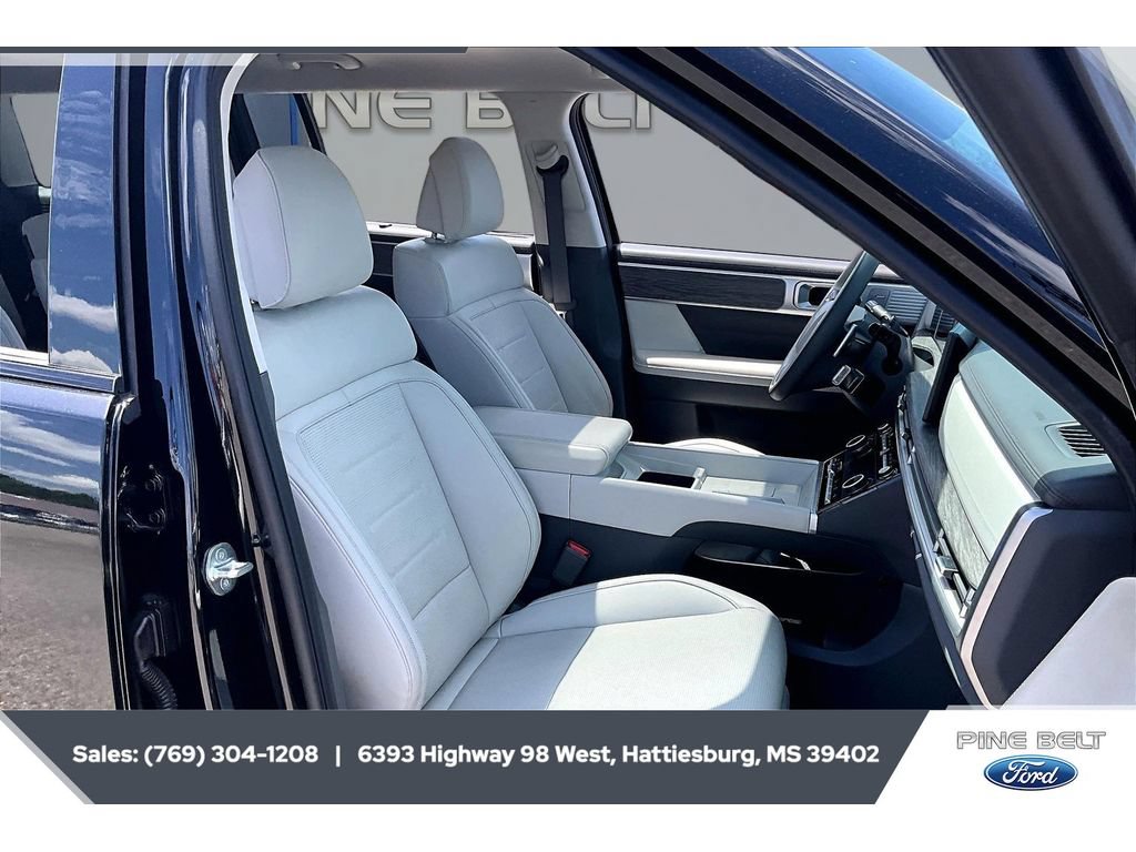 Used 2025 Hyundai Santa Fe Calligraphy FWD image 6