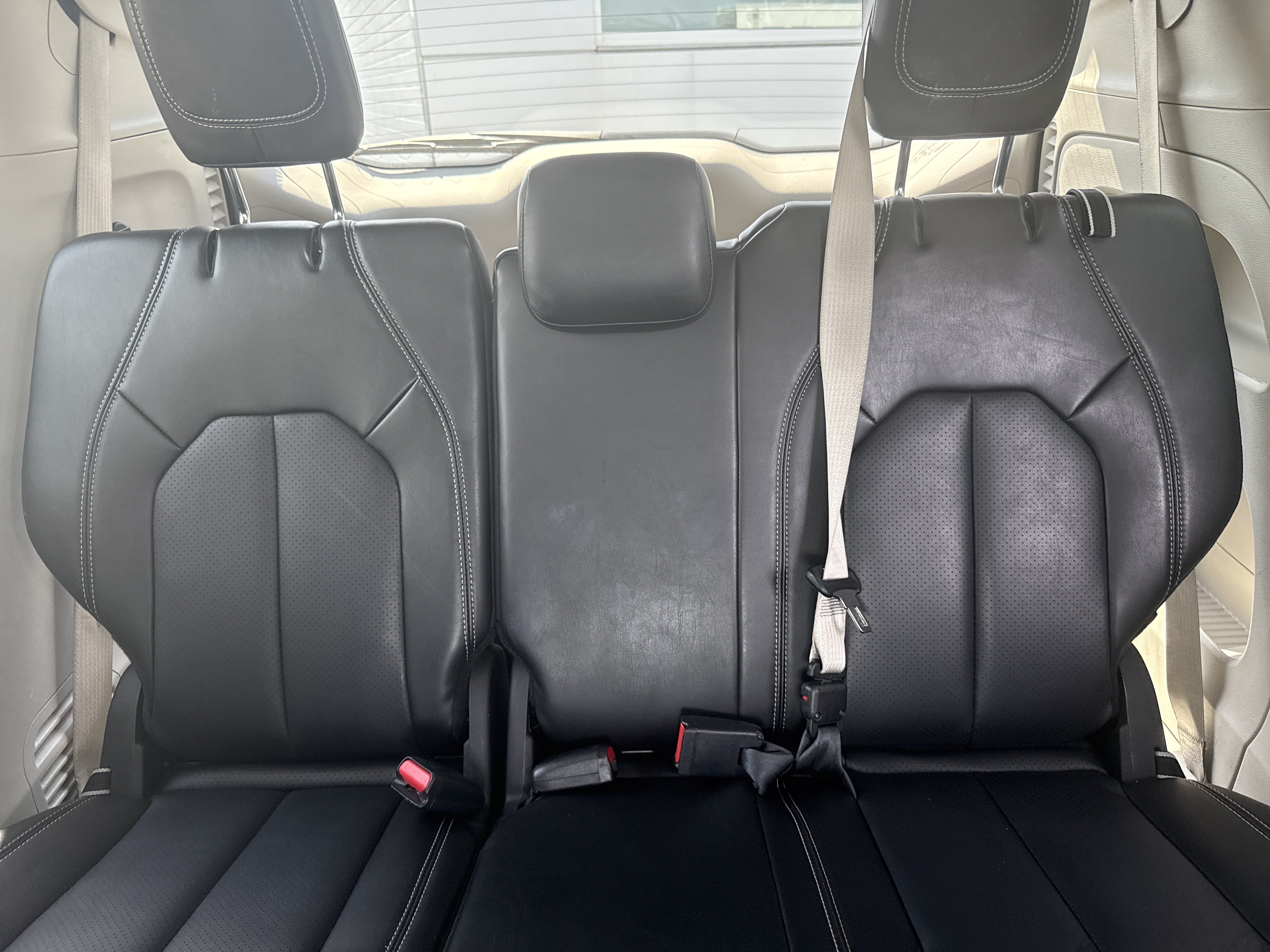 Used 2024 Chrysler Pacifica Touring-L FWD image 13