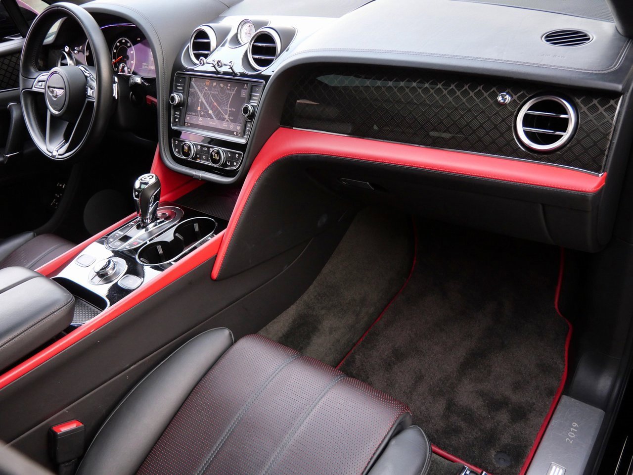 Used 2020 Bentley Bentayga image 24