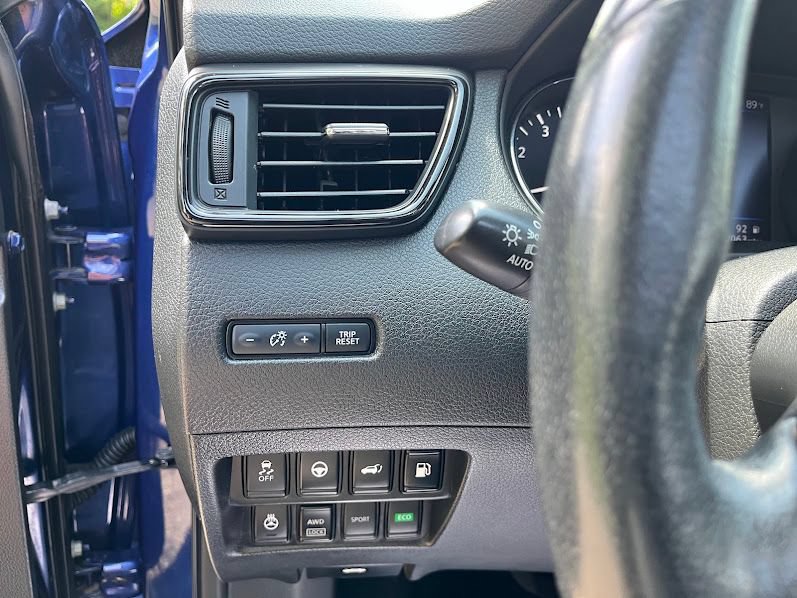 Used 2019 Nissan Rogue SL w/ Premium Package AWD/4WD image 11