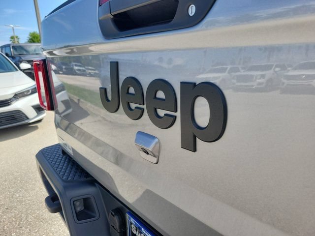 Used 2021 Jeep Gladiator Sport AWD/4WD image 8