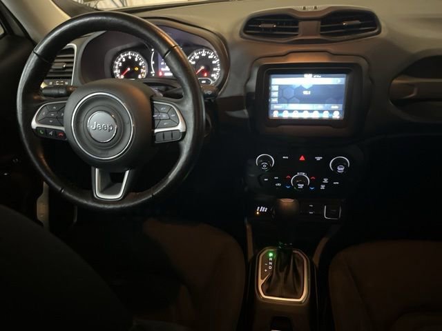 Used 2019 Jeep Renegade Latitude w/ Cold Weather Group image 24