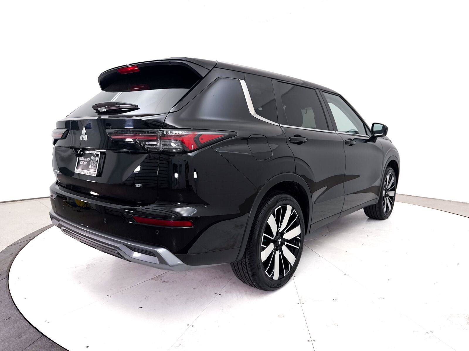 Used 2025 Mitsubishi Outlander SE FWD image 21
