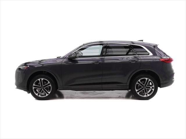 Certified 2025 Audi Q5 Premium w/ Convenience Package image 3