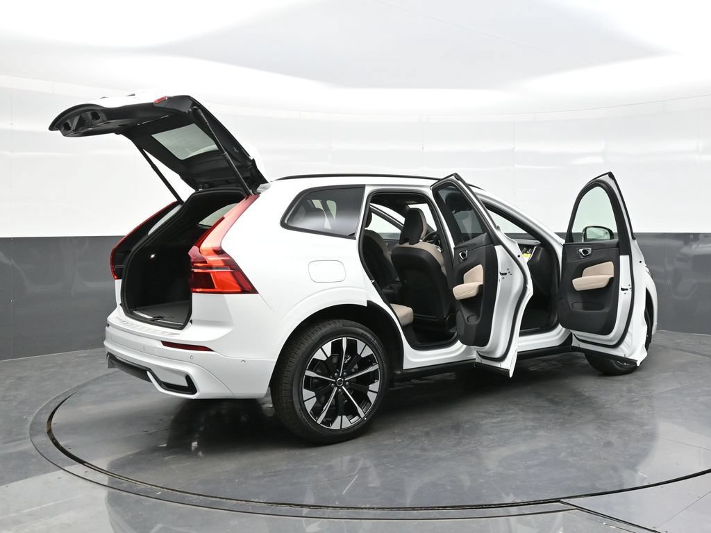 New 2026 Volvo XC60 B5 Plus w/ Climate Package PRO AWD/4WD image 43