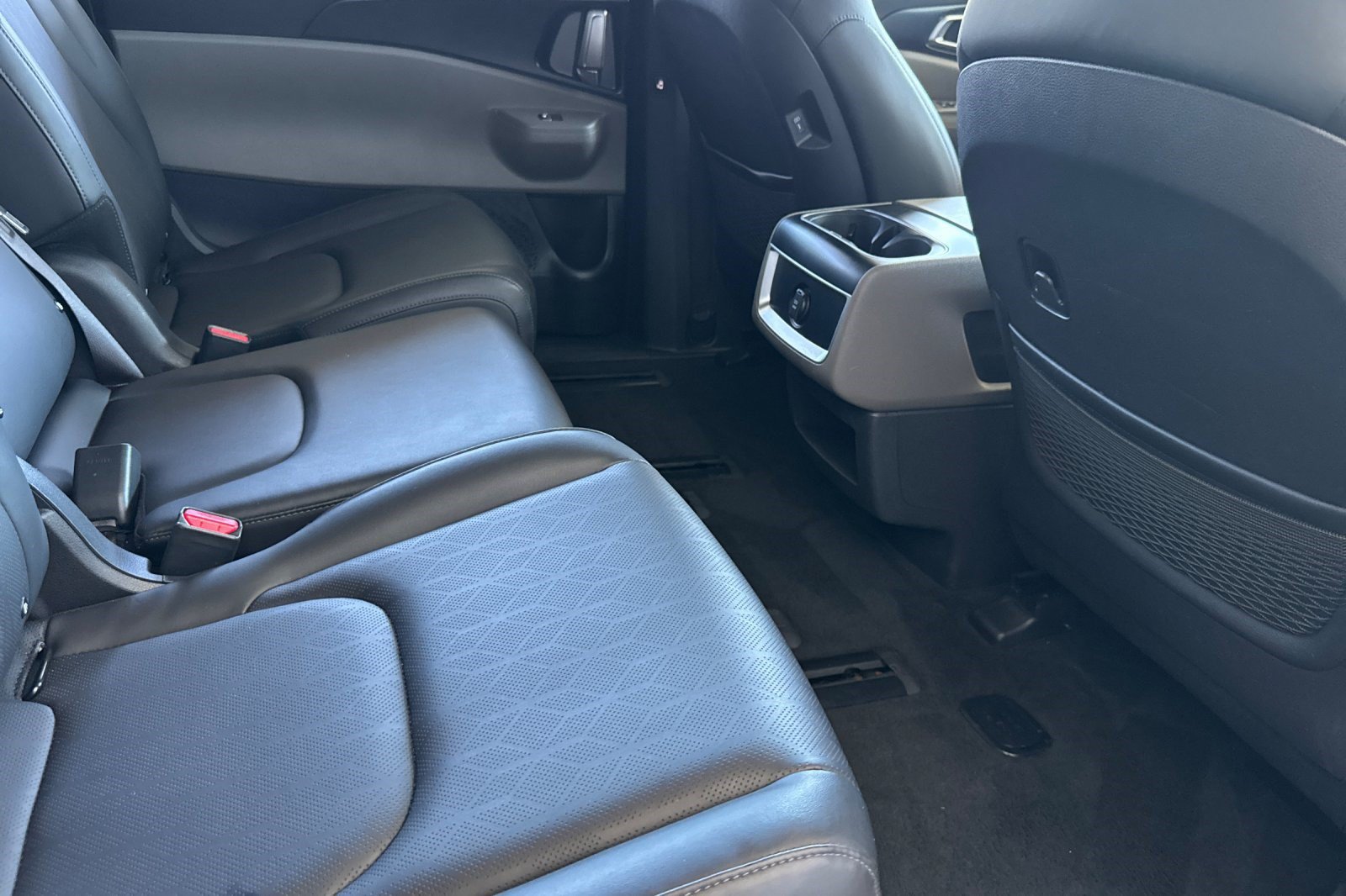 Used 2026 Kia Carnival FWD image 33