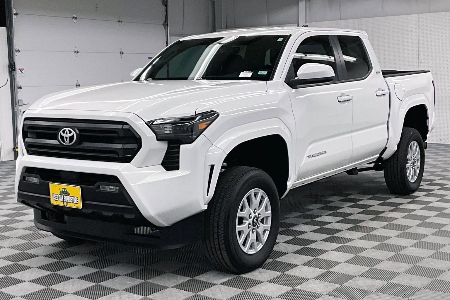 Used 2025 Toyota Tacoma SR5 AWD/4WD image 12