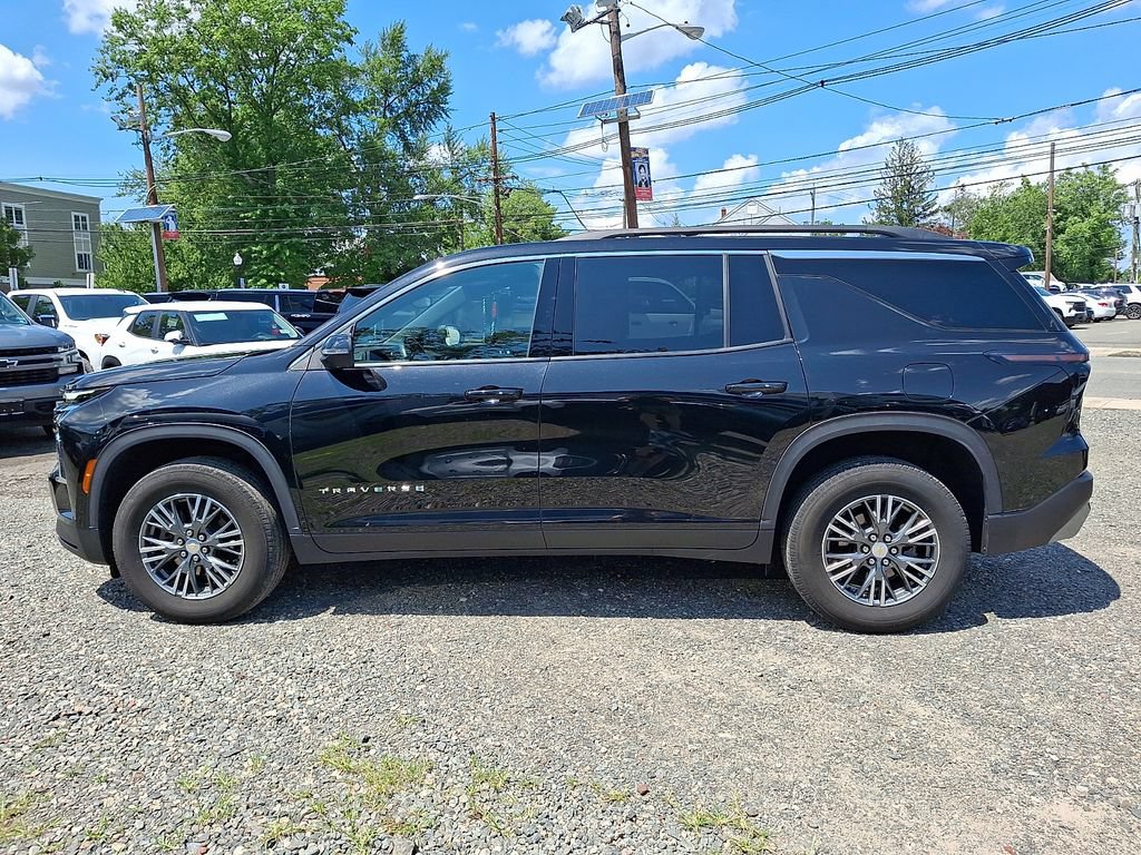 Used 2024 Chevrolet Traverse LT FWD image 4