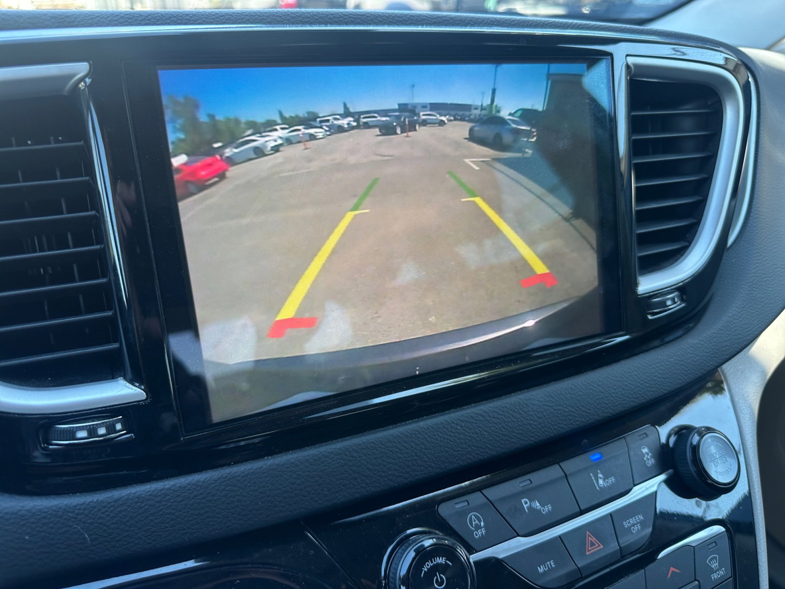 Used 2022 Chrysler Pacifica Touring-L FWD image 22
