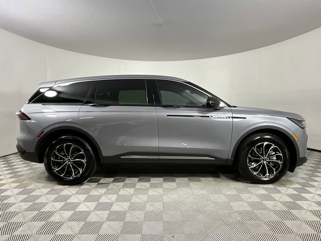 Used 2025 Lincoln Nautilus Premier AWD/4WD image 5