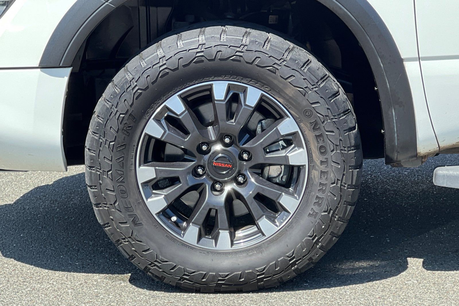 Used 2021 Nissan Titan PRO-4X w/ Pro-4x Convenience Package AWD/4WD image 32