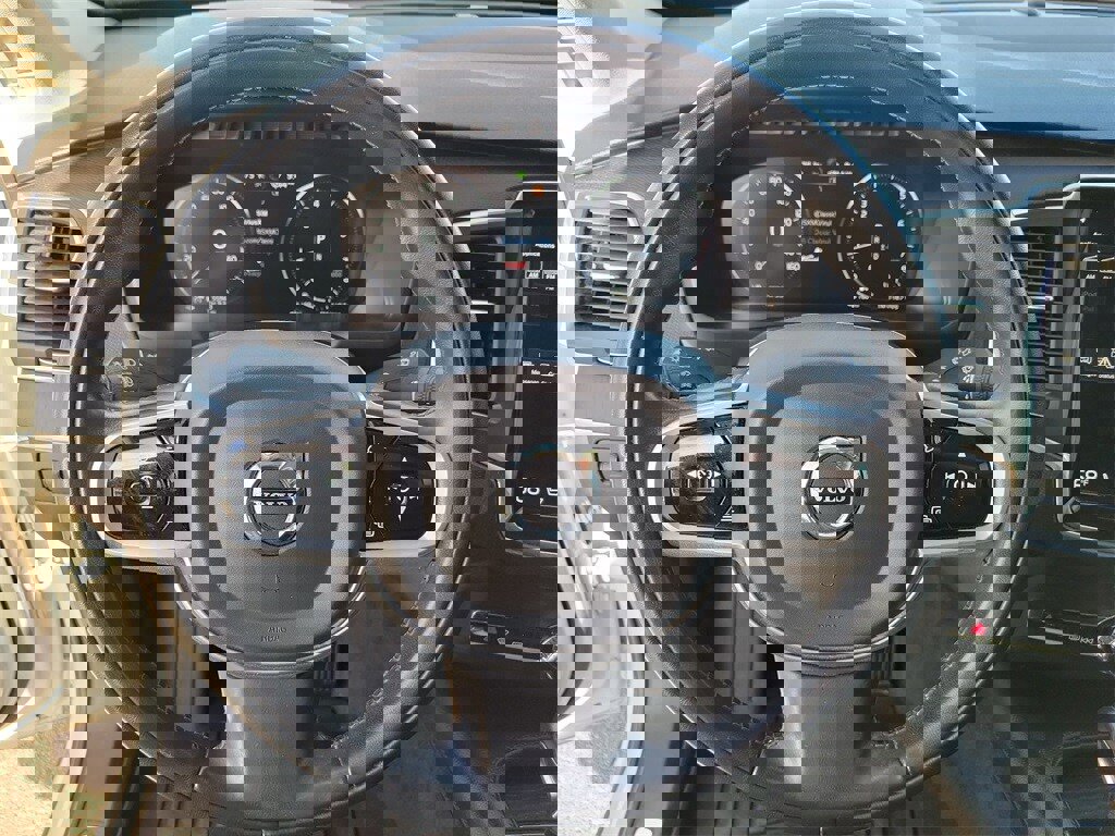 Used 2020 Volvo XC90 T5 Momentum w/ Protection Package image 21