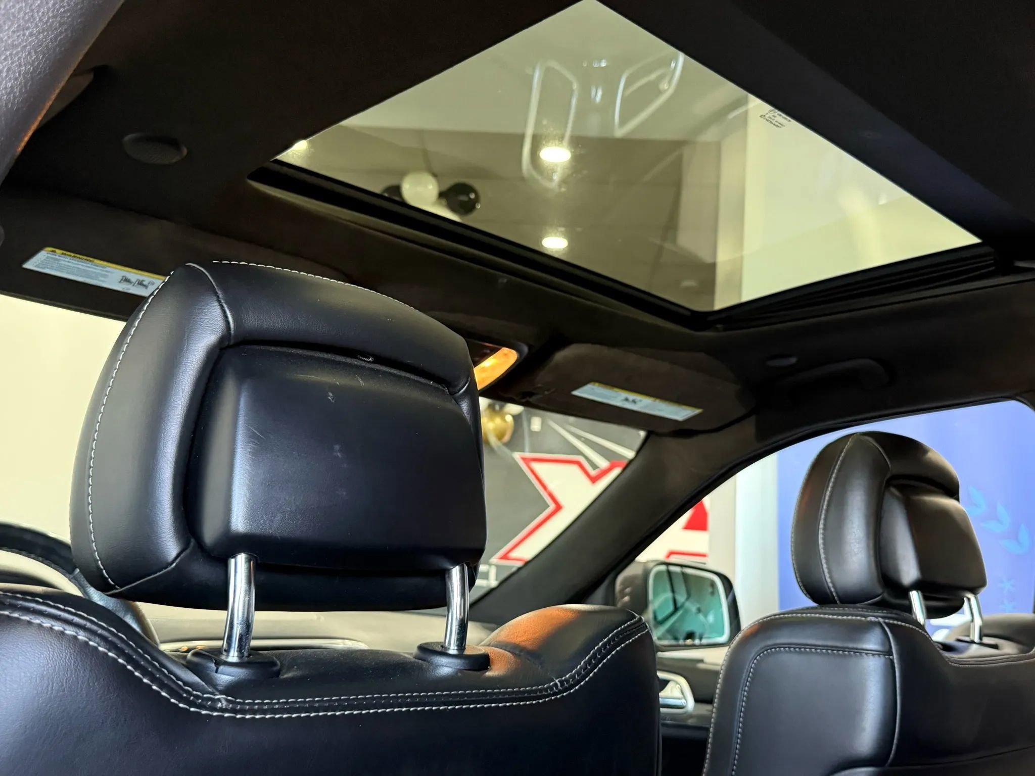 Used 2015 Jeep Grand Cherokee SRT image 27