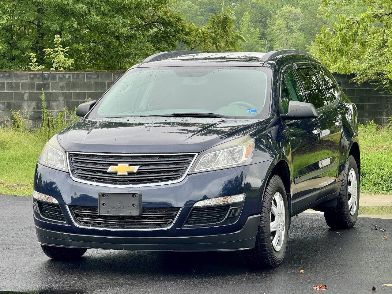 Used 2017 Chevrolet Traverse LS FWD image 4
