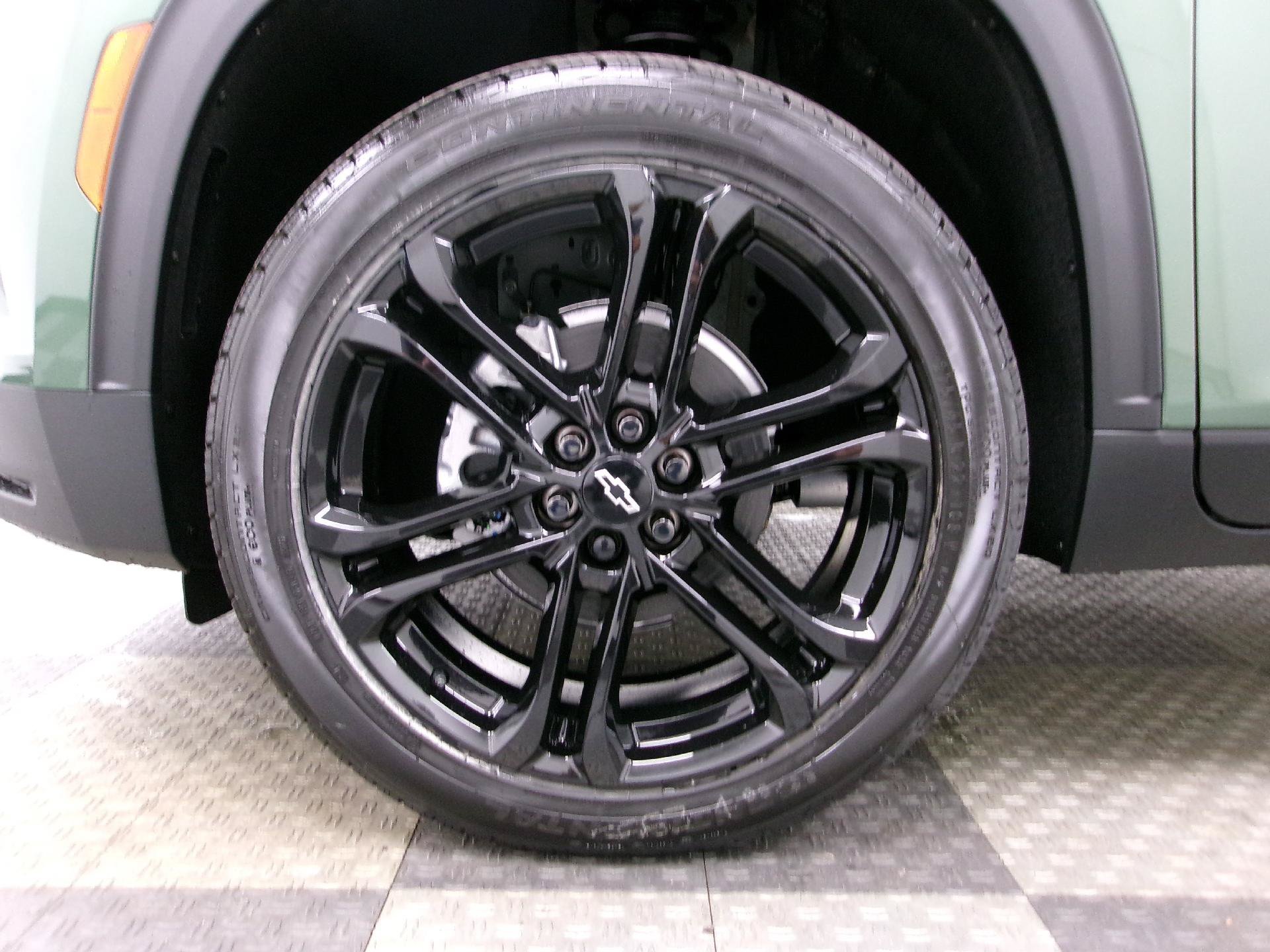 New 2027 Chevrolet Traverse LT w/ Driver Confidence Package FWD image 18