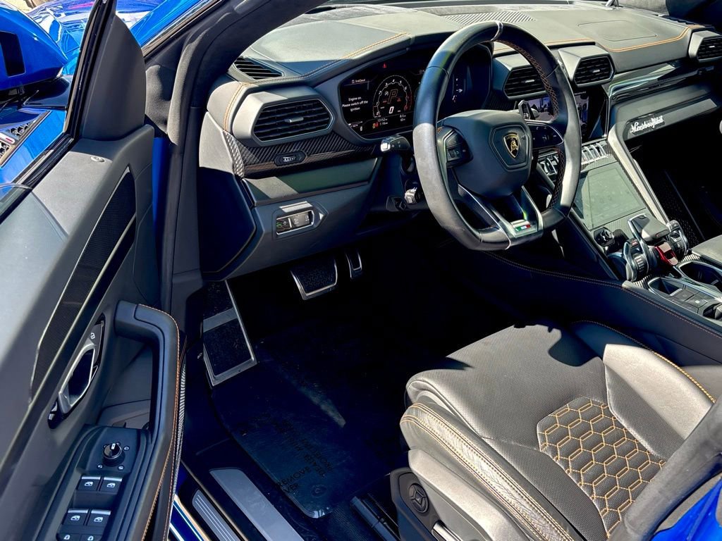 Used 2022 Lamborghini Urus image 32
