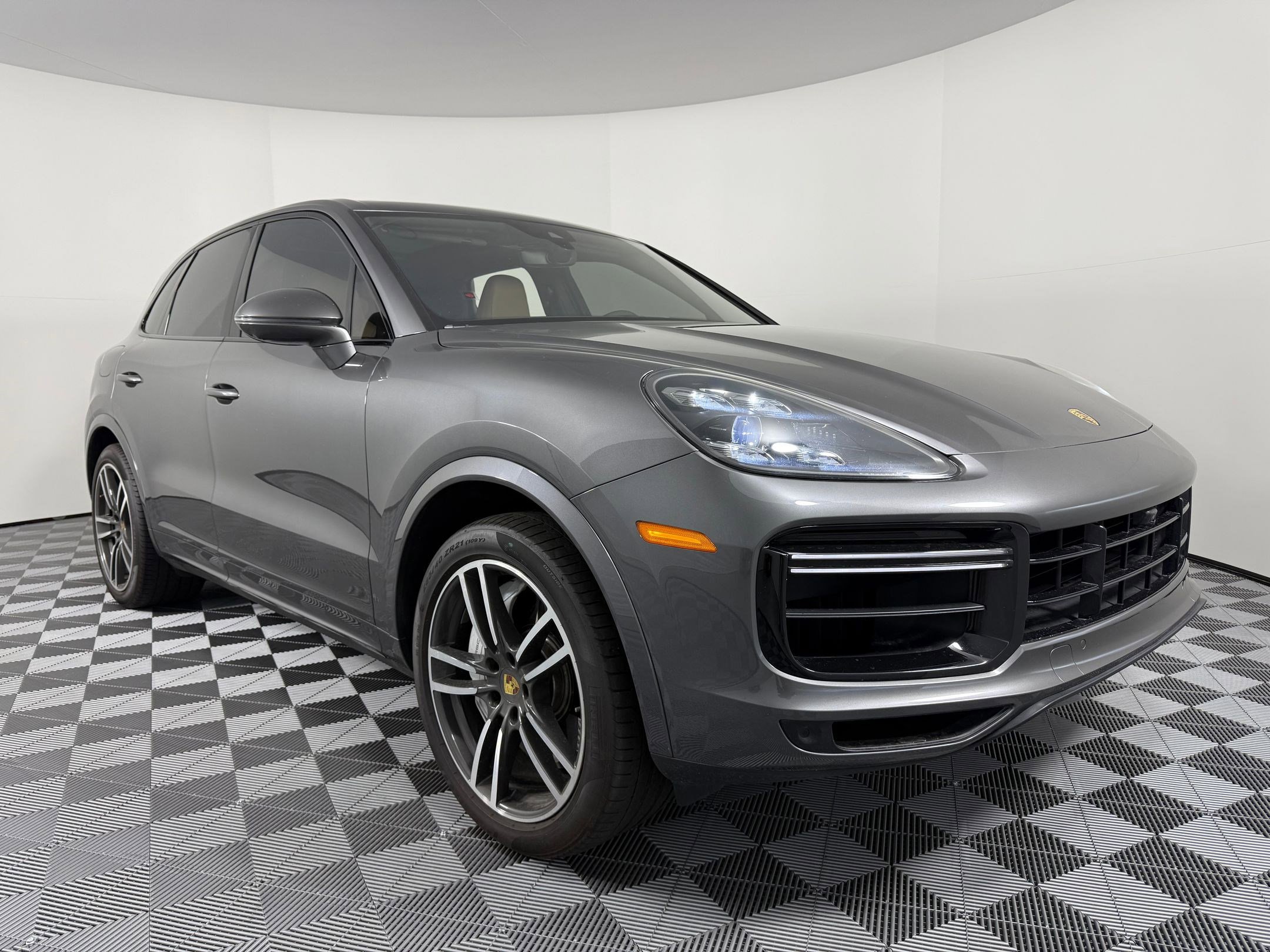 Used 2020 Porsche Cayenne Turbo image 7