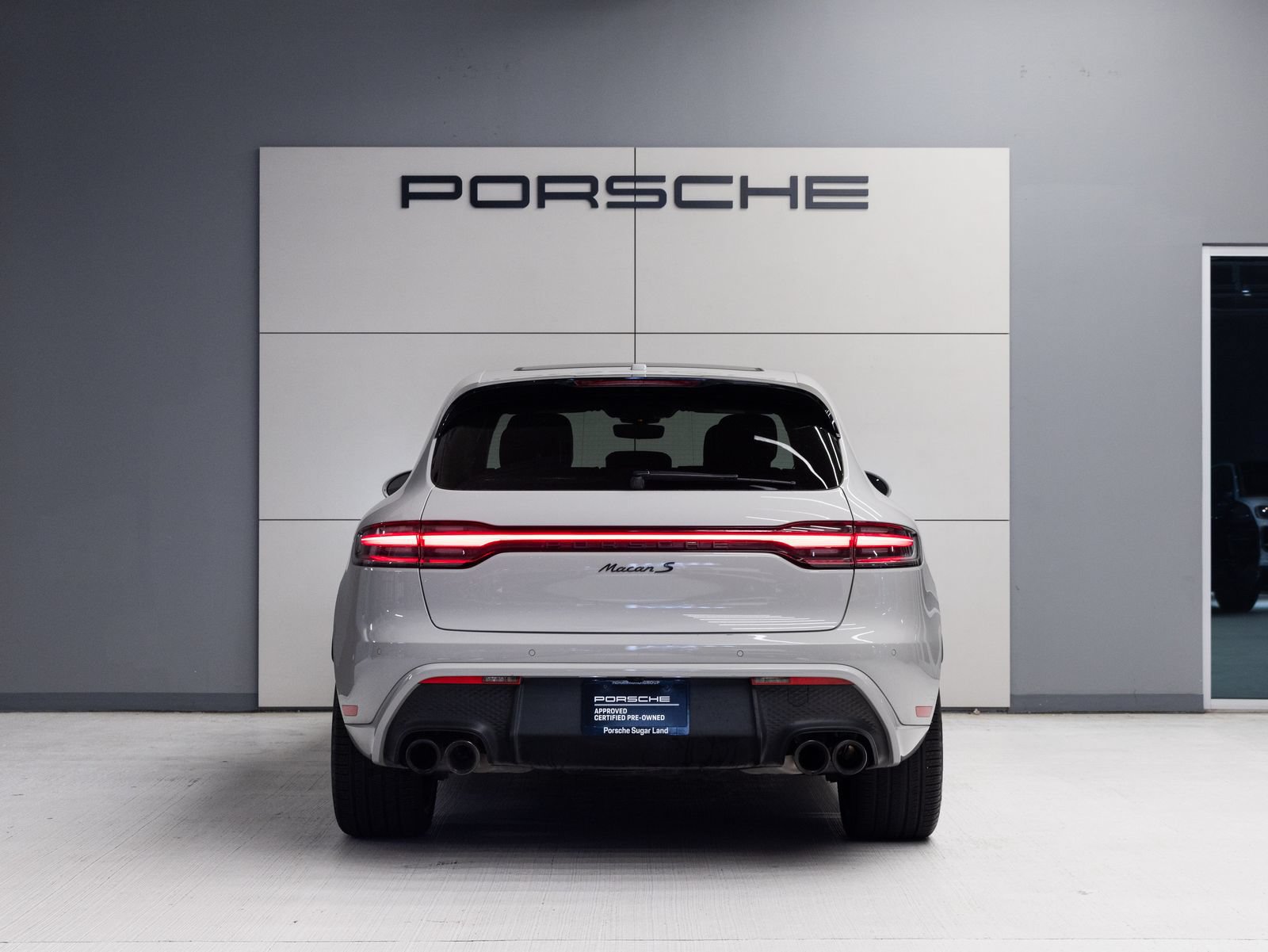 Certified 2023 Porsche Macan S AWD/4WD image 6
