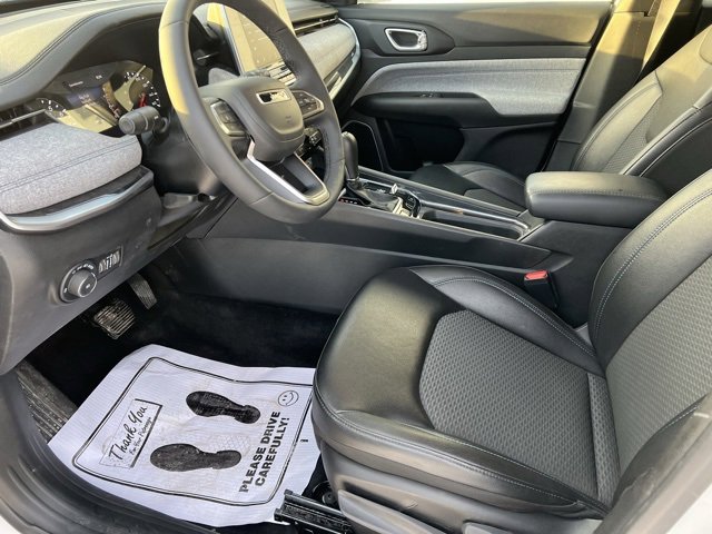 Used 2025 Jeep Compass Latitude image 23