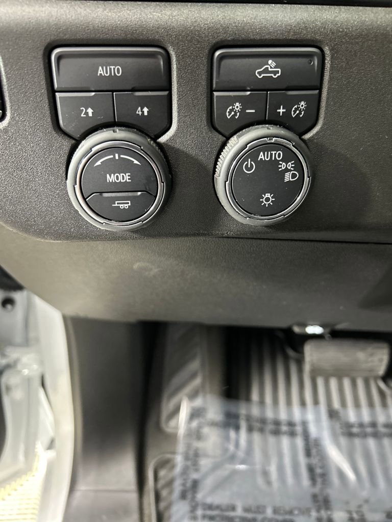 Used 2025 Chevrolet Silverado 1500 LT image 14