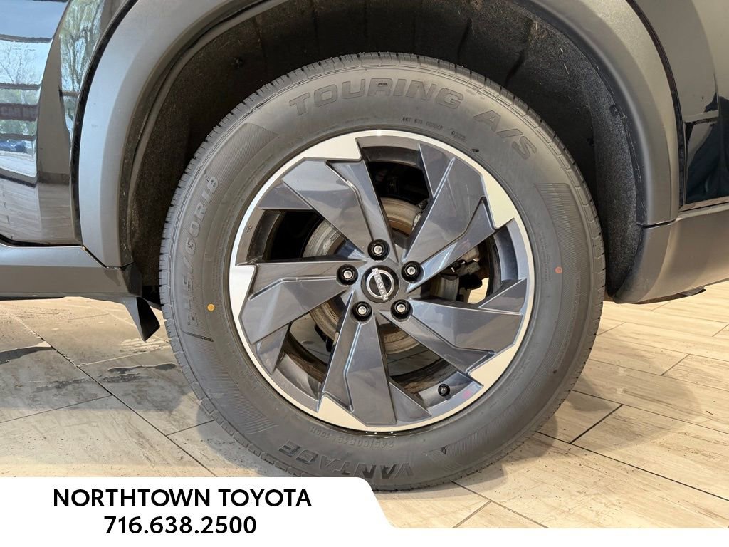 Used 2024 Nissan Rogue SV AWD/4WD image 7