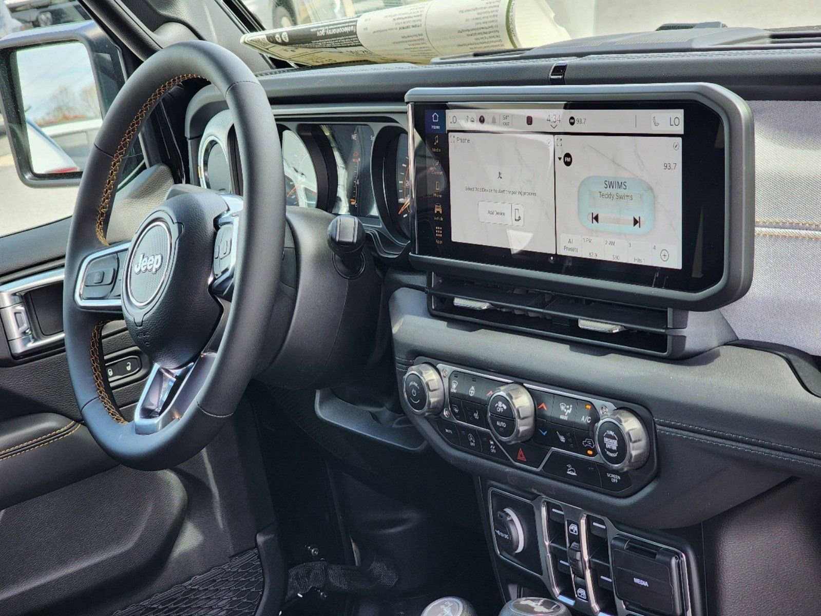 Used 2024 Jeep Wrangler Sahara image 7