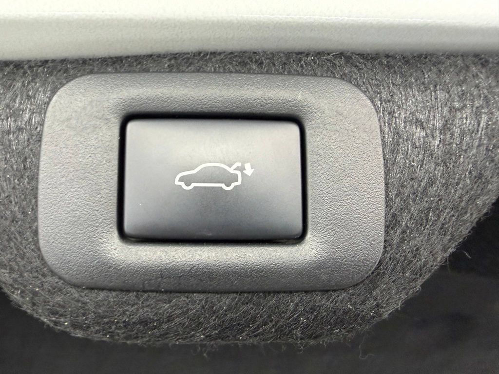 Used 2025 Lexus ES 300h w/ Luxury Package FWD image 16
