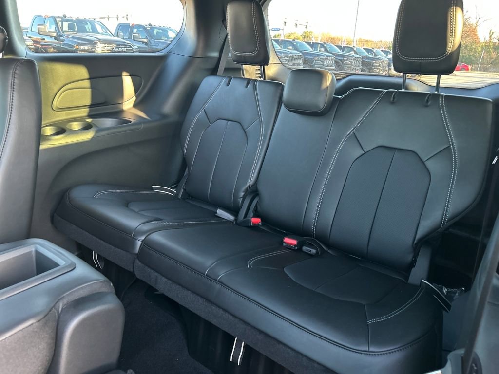New 2026 Chrysler Pacifica Select w/ S Appearance Package image 26