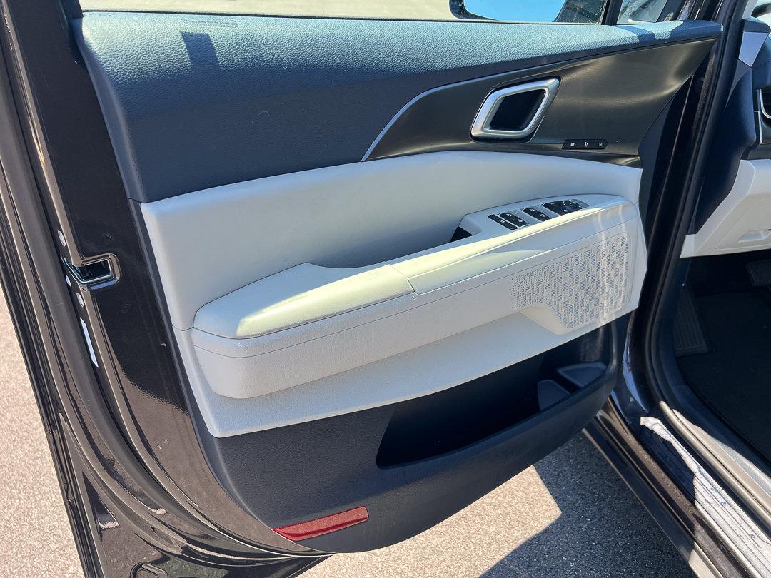 Used 2025 Kia Carnival SX FWD image 17