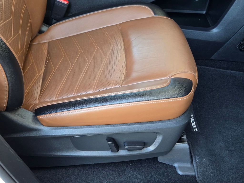 Used 2022 Nissan Pathfinder Platinum w/ Cargo Package image 27