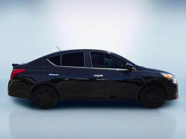 Used 2016 Nissan Versa SV w/ SV Tech Package FWD image 3