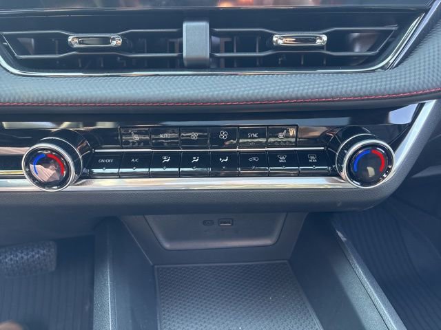 New 2026 Chevrolet Equinox RS w/ LPO, Floor Liner Package AWD/4WD image 36