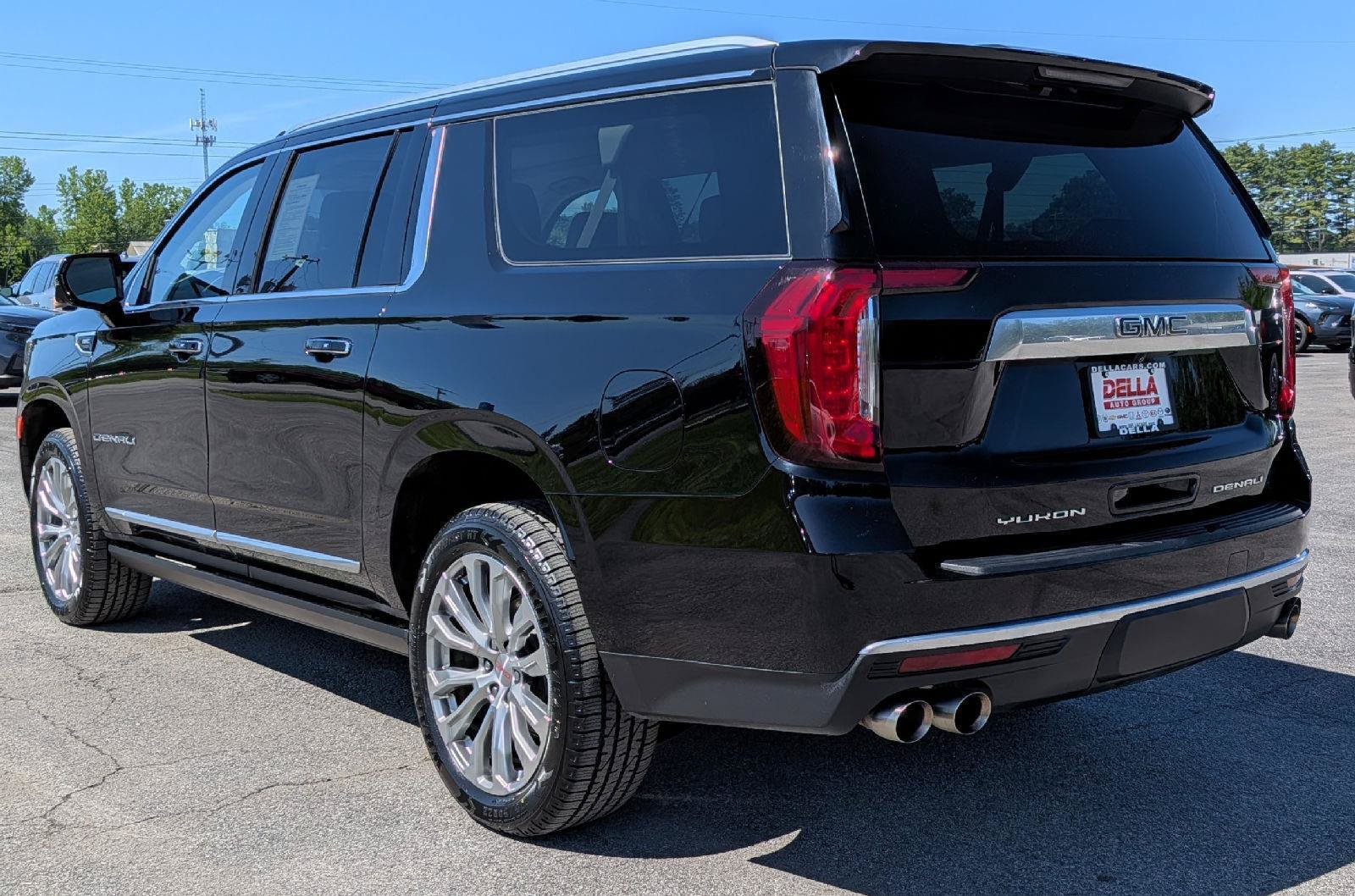 Used 2023 GMC Yukon XL Denali AWD/4WD image 9