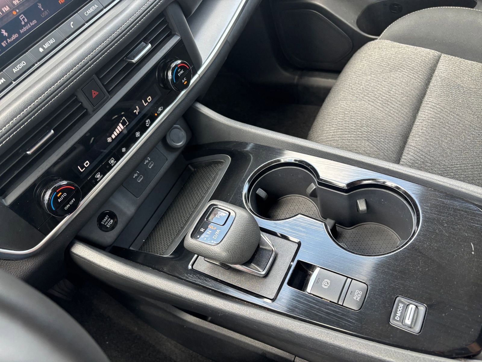 Used 2025 Nissan Rogue SV FWD image 43