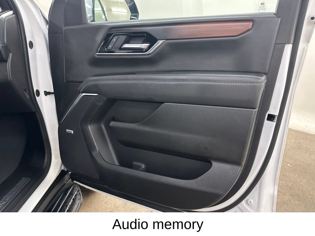 Used 2025 GMC Yukon Denali AWD/4WD image 22